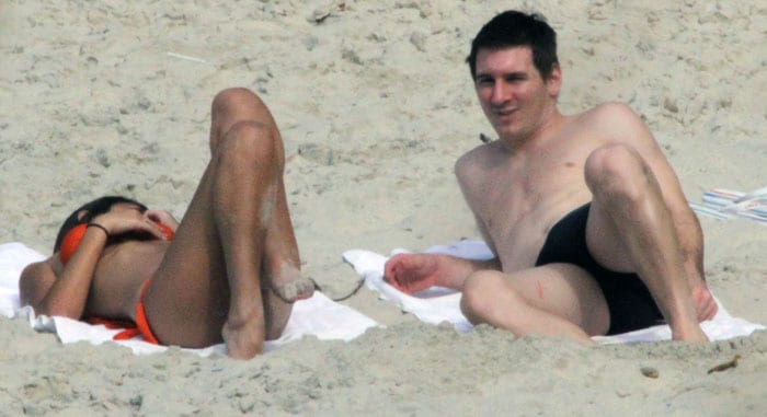 Messi spotted sunbathing with girlfriend