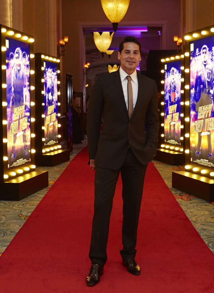 Happy New Year Dubai: SRK, Deepika