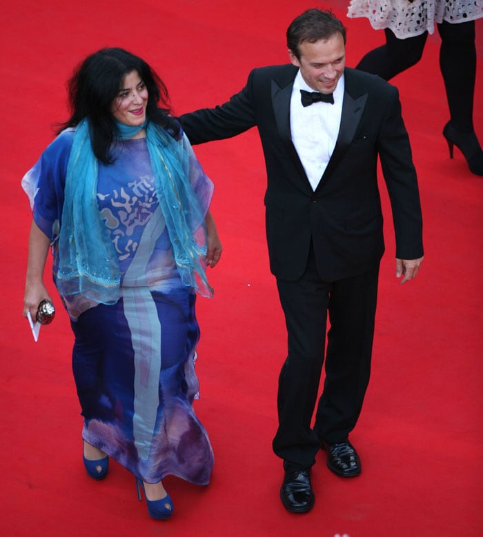 Iranian comic writer Marjane Satrapi arrives with French actor Vincent Perez for the opening ceremony and screening of <I>Robin Hood</I> presented out of competition at the 63rd Cannes Film Festival on May 12, 2010 in Cannes. (Photo AFP)