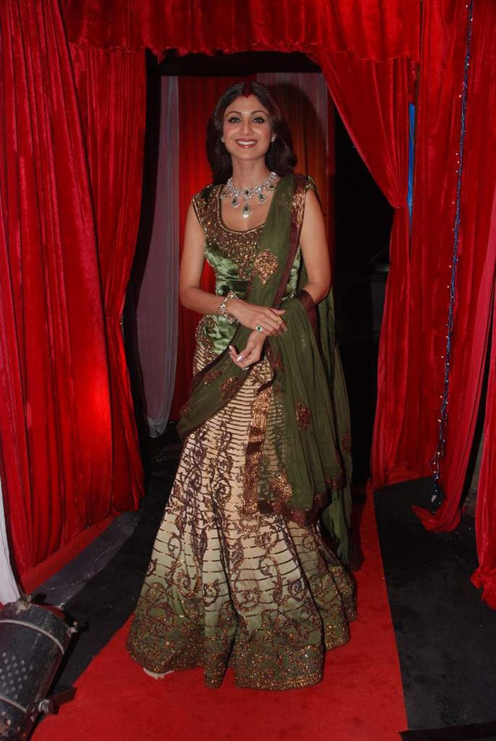 Shilpa Shetty with her sindoor looks tacky.