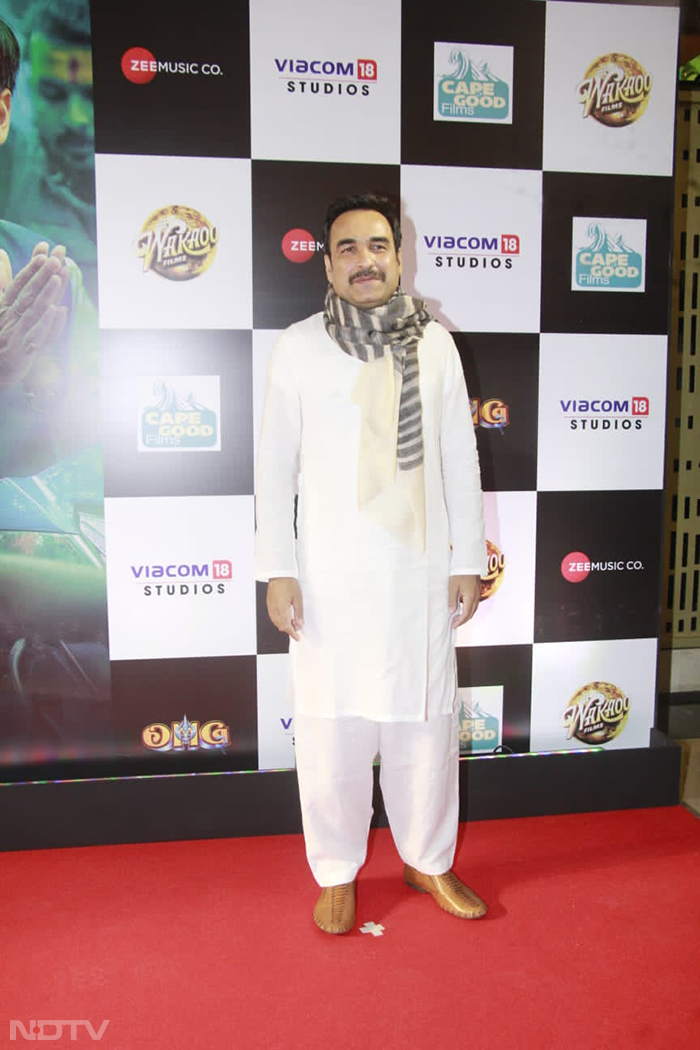 Pankaj Tripathi posed for the cameras. (Image courtesy: Varinder Chawla)