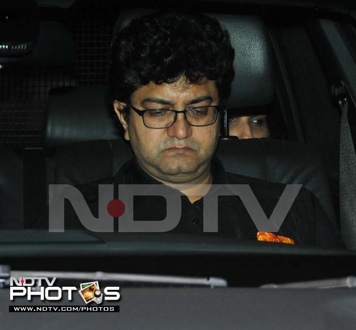 Lyricist Prasoon Joshi arrives at YRF studios. Prasoon has written for Yash Raj films like <i>Hum Tum</i>.