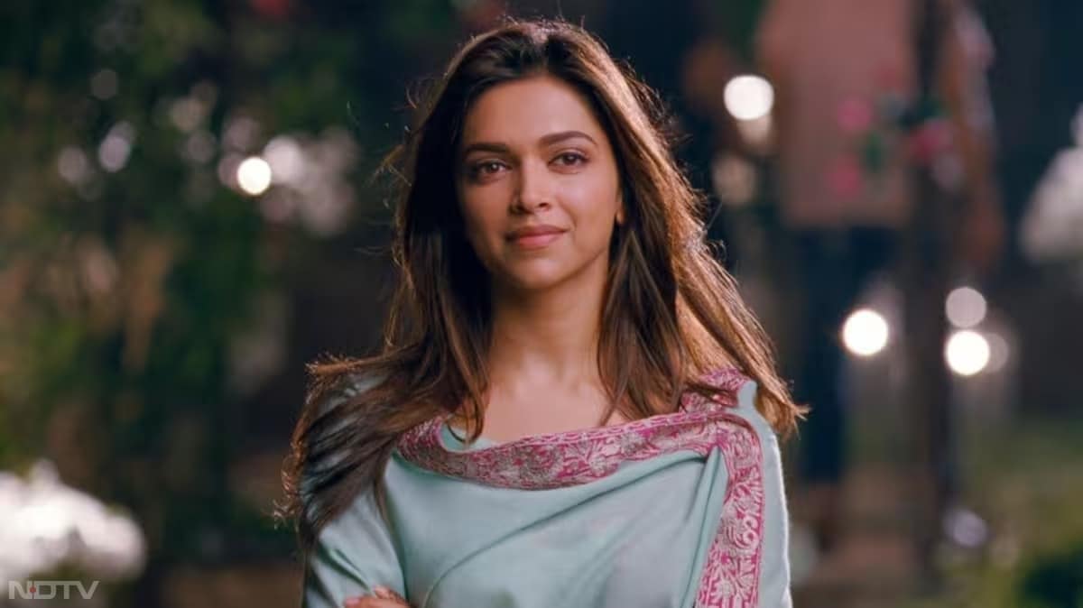 'ये जवानी है दीवानी' के 12 साल पूरे होने पर पेश है, नैना के वो 4 डायलॉग जो आज भी दिल को छू जाते हैं, "यादें मिठाई के डिब्बे की तरह होती है … एक बार खुला तो सिर्फ एक टुकड़ा नहीं खा पाओगे."
