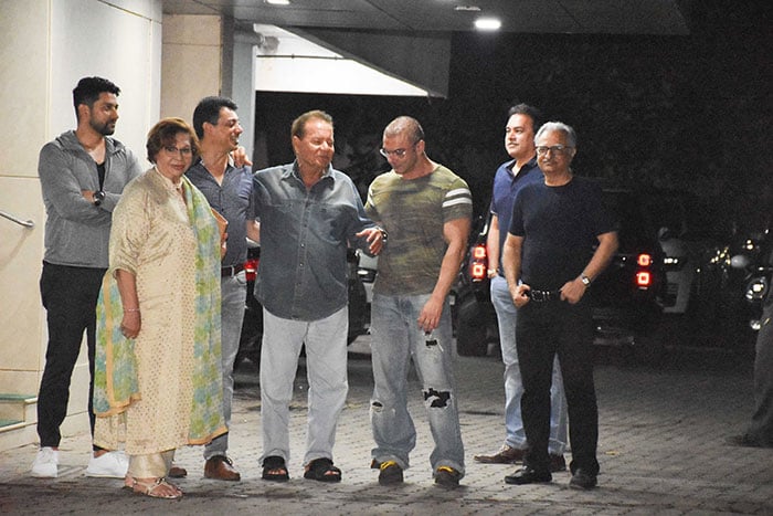 The Khans assembled at the venue and posed for a picture.