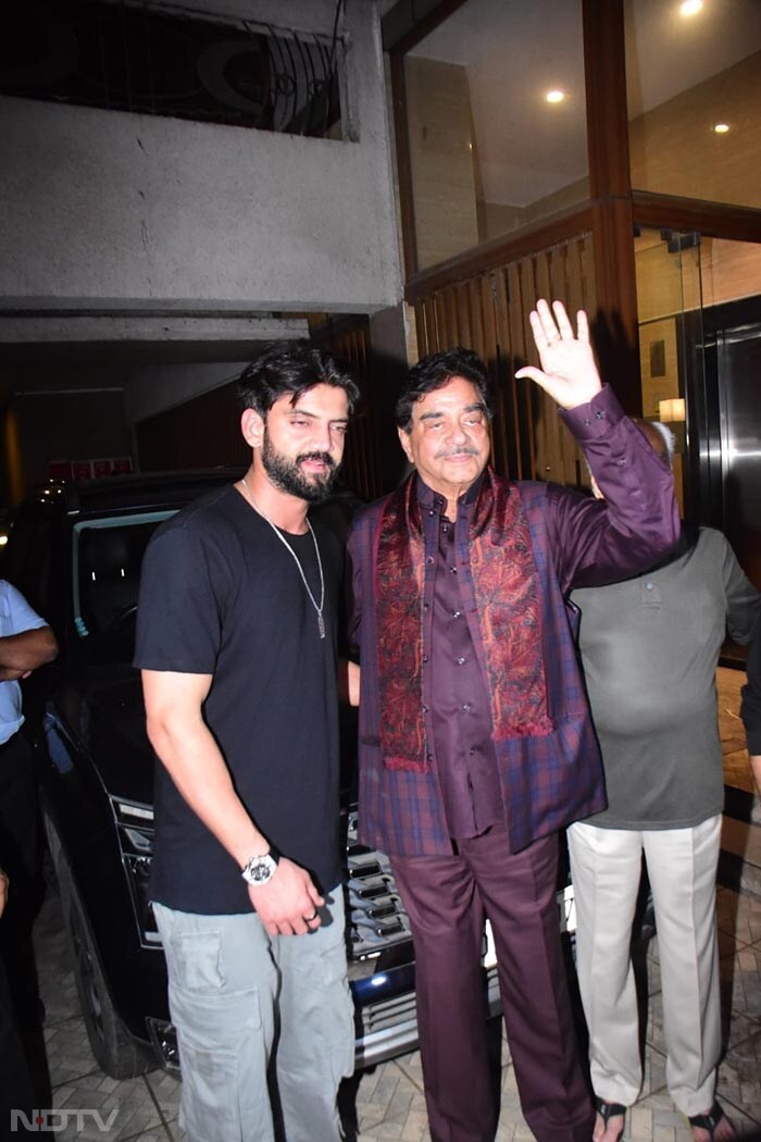 Zaheer Iqbal and Shatrughan Sinha were all smiles as they posed together. (Image courtesy: Varinder Chawla)