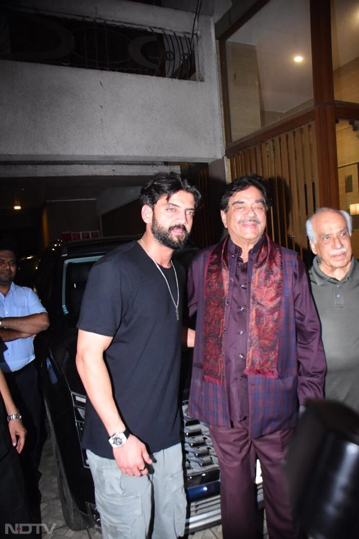 Zaheer Iqbal and Shatrughan Sinha clicked in a picture-perfect moment. (Image courtesy: Varinder Chawla)