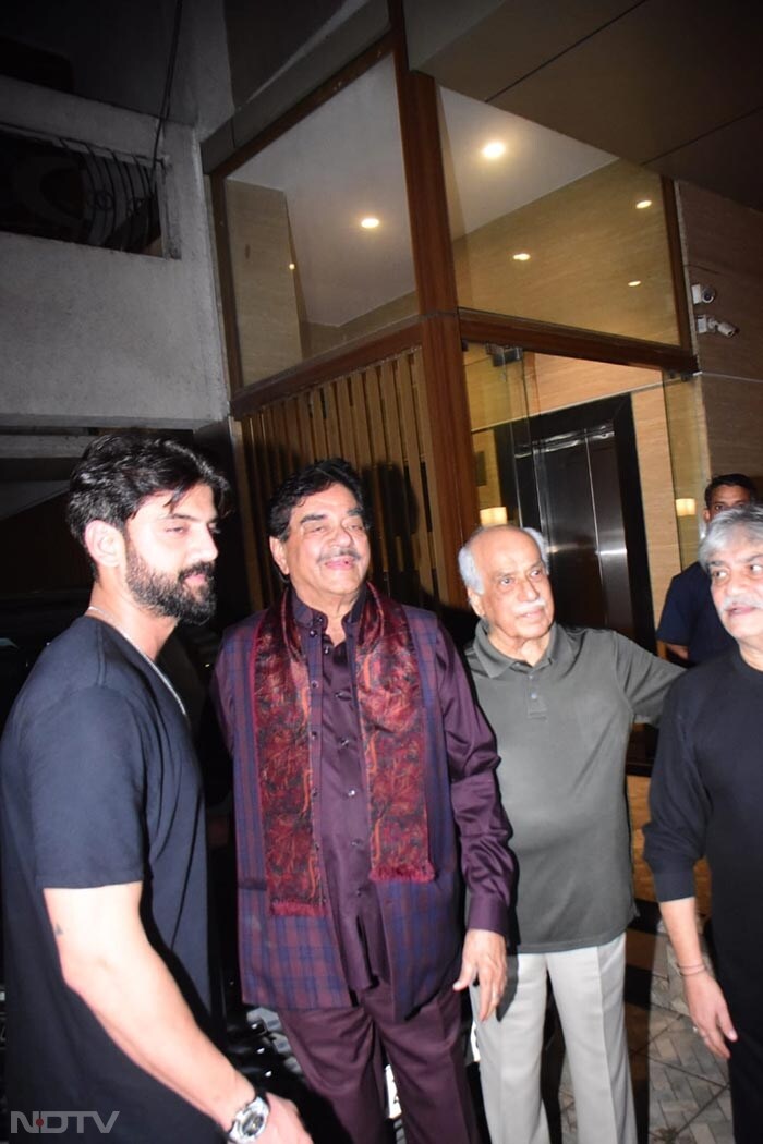 Shatrughan Sinha was dressed in his festive best. Zaheer Iqbal picked a casual outfit. (Image courtesy: Varinder Chawla)