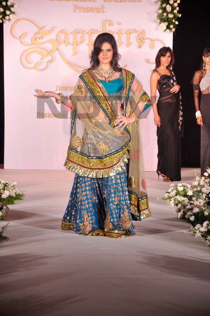 Zarine Khan walks the ramp.