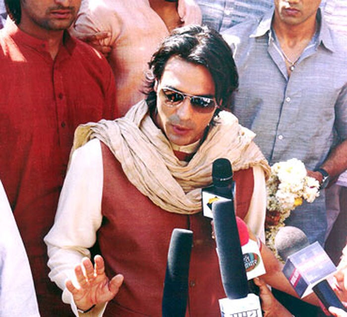 <b>Best Actor In A Supporting Role:</b> <br><br>
Arjun Rampal ? <i>Rajneeti</i><br><br>