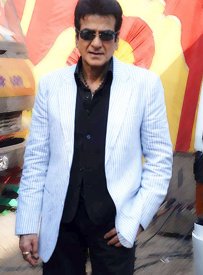 <b>Lifetime Achievement Award</B>: Jeetendra