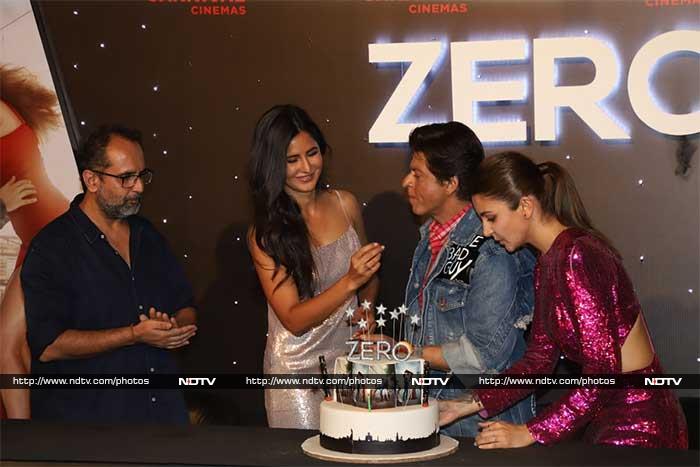 Anushka, Katrina Make Sure Birthday Boy Shah Rukh Has Crazy Fun On Ground Zero