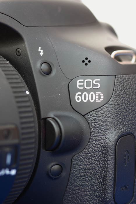 The 600D features a built-in mono mic for video recording.