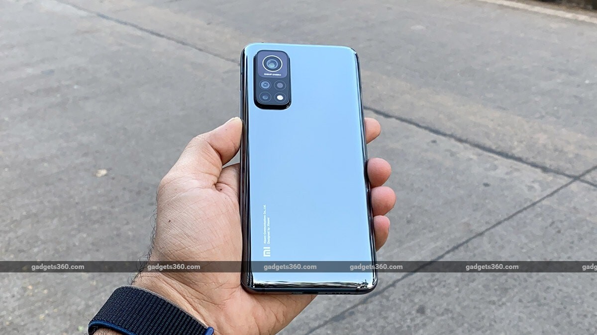 इस लिस्ट में Xiaomi के कई फोन मौजूद हैं। अगला नंबर Mi 10T Pro का आता है। इसकी कीमत 37,999 रुपये है और फोन 108MP Samsung ISOCELL HM1 प्राइमरी सेंसर से लैस आता है। इसके सेटअप में 13MP का अल्ट्रा वाइड-एंगल लेंस और 5MP का मैक्रो लेंस भी शामिल है। सेल्फी कैमरा 20 मेगापिक्सल सेंसर है। फोन की एक और बड़ी खासियत इसका डिस्प्ले है। डिस्प्ले 144Hz रिफ्रेश रेट सपोर्ट करता है, लेकिन पैन AMOLED के बजाय LCD है। इसमें Snapdragon 865 चिपसेट मिलता है और फोन 5G कनेक्टिविटी सपोर्ट करता है। बैटरी 33W चार्ज सपोर्ट करती है और 5,000mAh क्षमता से लैस है।