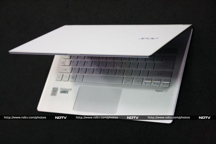 The combination of white glass and aluminium looks great on the Acer Aspire S7.