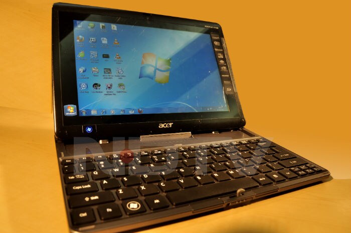 The ICONIA W500 features AMD C-50 1GHz processor, 2GB RAM and a 32GB SSD. (Photo : Harshit Walia)
