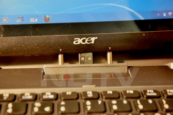 There are 2 grooves and a USB port that connect the tablet to the docking station. (Photo : Harshit Walia)
