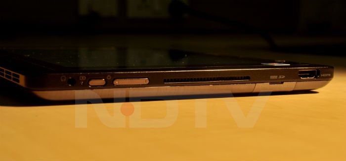 The left of the tablet houses the headphones jack, power button volume rocker and the HDMI out. (Photo : Harshit Walia)