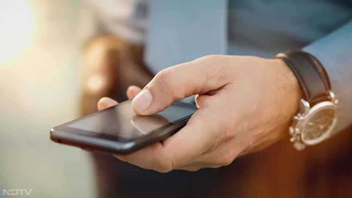 अगला प्लान 179 रुपये का है। यह प्लान करीब-करीब 155 रुपये के प्लान के समान है, लेकिन इसमें थोड़ी ज्यादा सर्विस वैलिडिटी और डेटा मिलता है। इसमें यूजर्स को 28 दिनों की वैलिडिटी मिलती है। इस प्लान में 2GB बल्क डेटा मिलता है, जिसे यूजर 28 दिनों की वैधता के दौरान कभी भी इस्तेमाल कर सकते हैं। इसमें भी कुल वैधता के दौरान अनलिमिटेड कॉलिंग और 300 SMS का बेनिफिट और साथ ही फ्री हेलो ट्यून्स और Wynk म्यूजिक सर्विस का मुफ्त एक्सेस मिलता है।