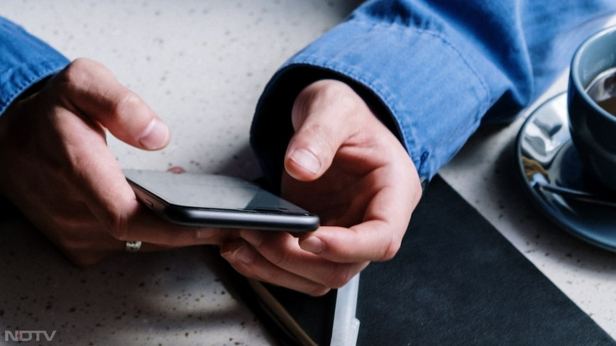 Airtel के 199 रुपये प्लान में 3GB बल्क डेटा मिलता है। इसकी वैलिडिटी पूरे 30 दिनों की है, जिसका मतलब है कि आप 30 दिनों तक बिना डेली कोटा के कभी भी कितना भी डेटा इस्तेमाल कर सकते हैं। इस प्लान में भी 300 SMS और अनलिमिटेड कॉलिंग का फायदा और साथ ही फ्री हेलो ट्यून्स और Wynk म्यूजिक सर्विस का मुफ्त एक्सेस मिलता है।