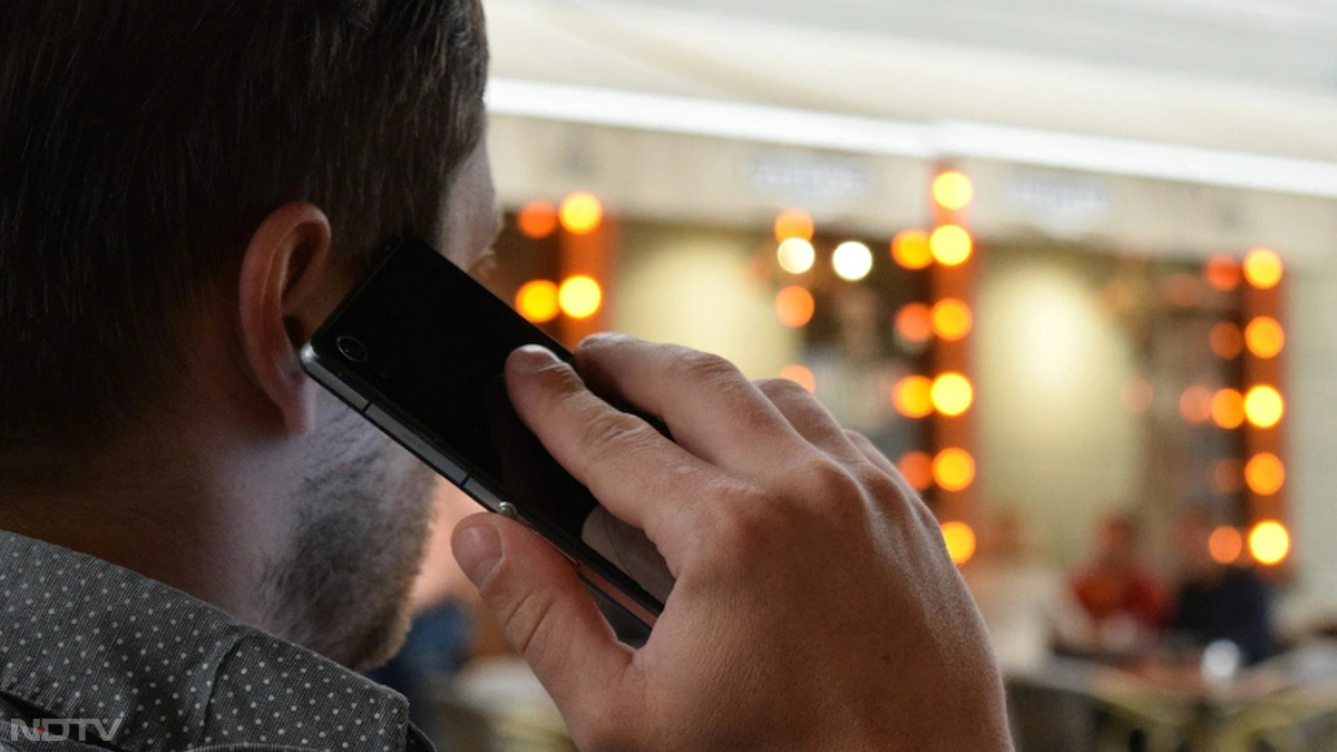 एक एयरटेल प्लान 296 रुपये का है, जिसमें कुल 25GB डेटा मिलता है। इस प्लान की वैलिडिटी 30 दिनों की है। इस दौरान यूजर्स को अनलिमिटेड कॉलिंग और 100 SMS प्रति दिन का बेनिफिट मिलता है। इस प्लान में फ्री हेलो ट्यून्स और Wynk म्यूजिक सर्विस के साथ-साथ Apollo 24|7 Circle का एक्सेस और FASTag पर कैशबैक जैसे एक्स्ट्रा बेनिफिट्स भी मिलते हैं।