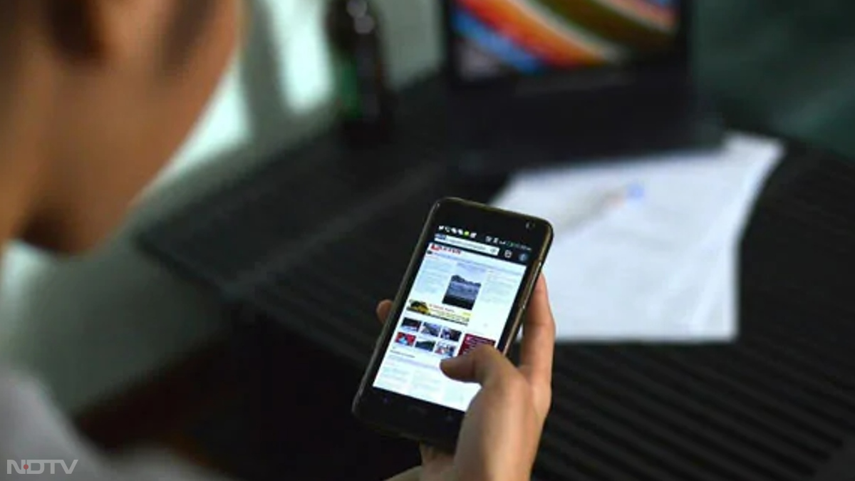 455 रुपये का प्लान अनलिमिटेड कॉलिंग और 900 SMS के बेनिफिट के साथ 6GB डेटा देता है। यह प्लान उन लोगों के लिए अच्छा है, जो Airtel को सेकंडरी सिम के तौर पर चलाते हैं, क्योंकि भले ही इसमें डेटा बेनिफिट कम हो, लेकिन इसकी वैलिडिटी 84 दिनों की है। ऊपर बताए प्लान के समान इसमें भी एयरटेल के एक्स्ट्रा बेनिफिट्स मिलते हैं।