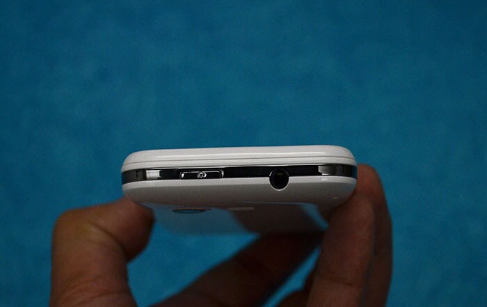The top panel houses a 3.5 mm jack and the power button. <br/>
<b>Also see</b>: <a href="http://www.ndtv.com/album/listing/gadgets/things-aisha-says-13047/">Things AISHA says</a>