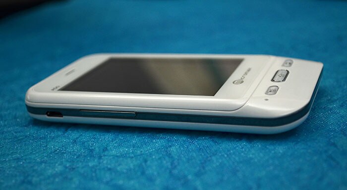 The left panel has a Micro-USB slot and the volume rocker. <br/> <b>Also see</b>: <a href="http://www.ndtv.com/album/listing/gadgets/things-aisha-says-13047/">Things AISHA says</a>