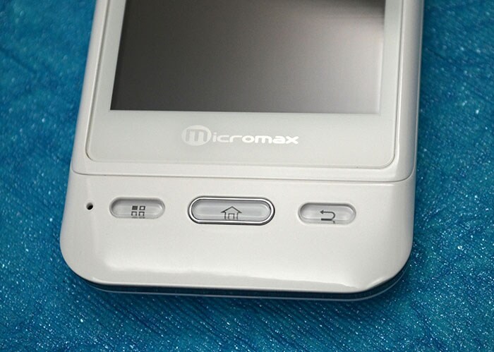 Below the screen are three physical buttons. <br/> <b>Also see</b>: <a href="http://www.ndtv.com/album/listing/gadgets/things-aisha-says-13047/">Things AISHA says</a>