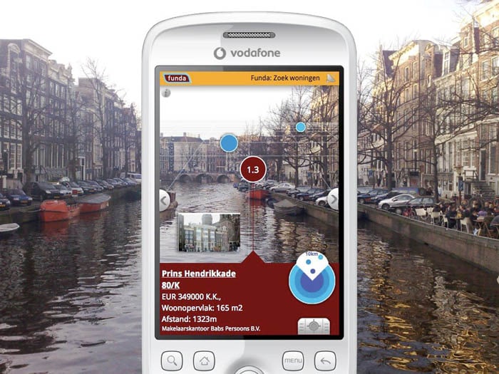 Layar detects the objects around you, and displays AR experiences on and around them.