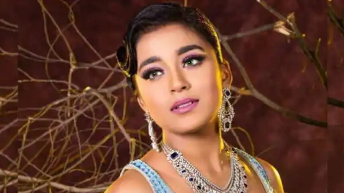 टीवी शो इमली में नजर आने वाली एक्ट्रेस सुंबुल तौकीर 'सहजमुद्रा एक्टिंग एकेडमी' से एक्टिंग की ट्रेनिंग ली है। इनकी उम्र 18 साल है। ये कटनी, मध्य प्रदेश की रहने वाली हैं। इन्हें 2011 में शुरू हुए टीवी शो चंद्रगुप्त मौर्य में भी देखा जा चुका है और इन्होंने आर्टिकल 15 फिल्म में भी काम किया है।