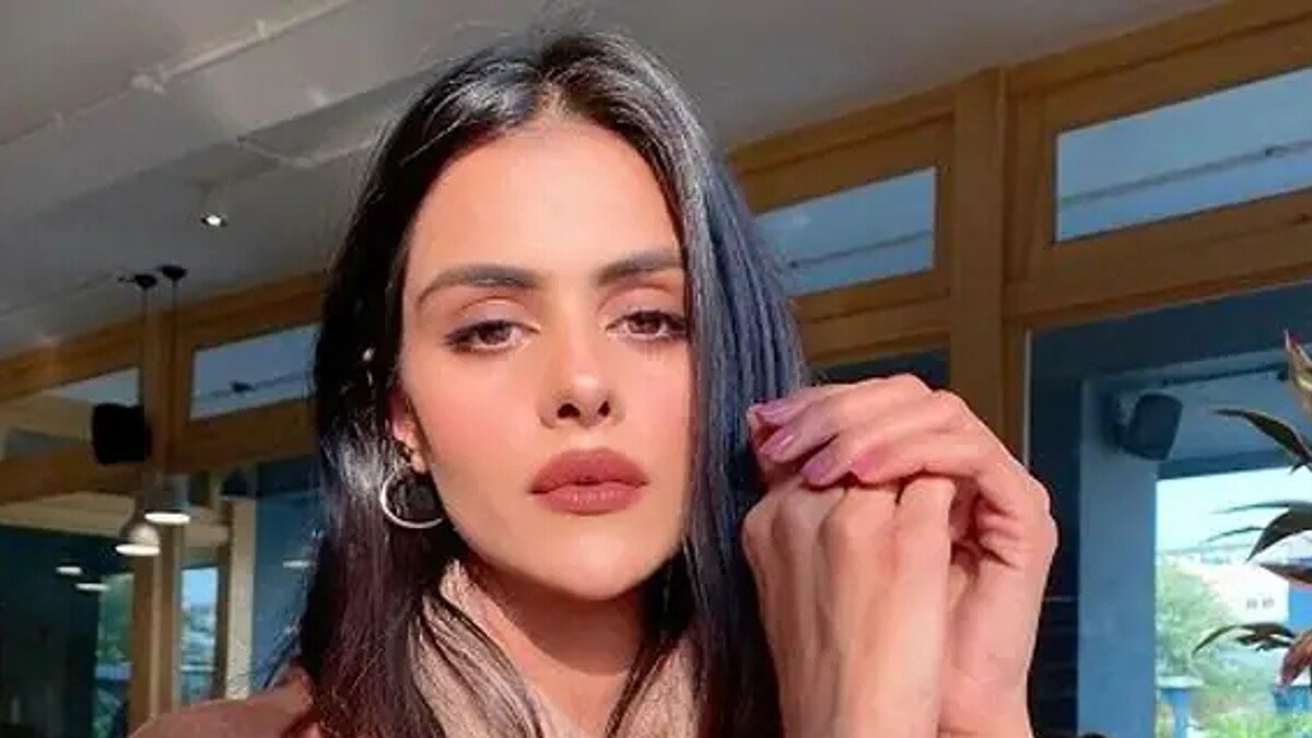 प्रियंका चहर चौधरी टीवी एक्ट्रेस हैं। प्रियंका कई टीवी सीरियल और म्यूजिक विडियो में नजर आ चुकी हैं। जयपुर में जन्मी प्रियंका ने अपने करियर की शुरुआत मॉडलिंग से की थी। ये ग्रेजुएट हैं।