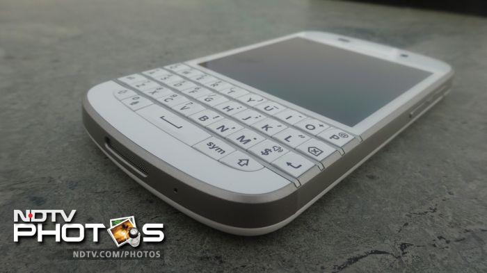 The White colour variant of the Q10 features a brushed silver frame.