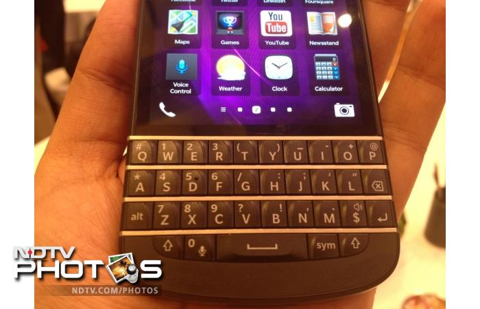 The QWERYTY keypad in the Q10 looks similar to the one found in the BlackBerry Bold series.