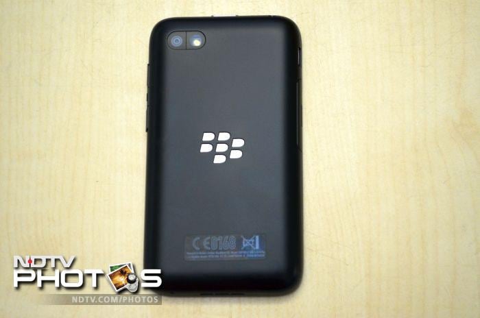 The back of the <a href="http://gadgets.ndtv.com/blackberry-q5-792">BlackBerry Q5</a> is made of plastic and sports a matte finish.