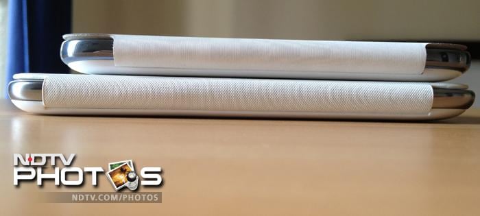 Here's a comparison shot of the Galaxy Grand Duos (top) and the Phablet P II (bottom). Measuring 155.5x82.5x9.7 mm, the Phablet P II feels slightly thicker than the Grand Duos.