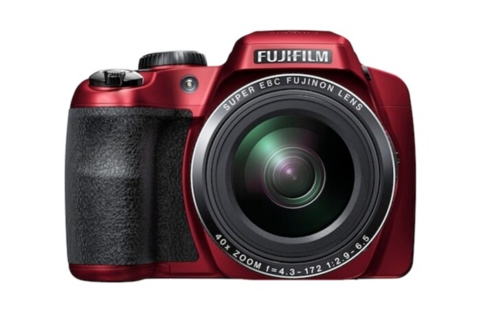 FinePix S8200 series cameras feature 16-megapixel 1/2.3-inch BSI CMOS sensors and offer 10fps burst shooting as well as 1080/60i video.