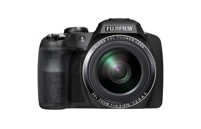 The SL1000 boasts the high optical zoom with a 50x optical zoom lens (24mm-1200mm) with fast apertures of f/2.9 to f/6.5 and a 16 million pixels 1/2.3-inch BSI-CMOS sensor.