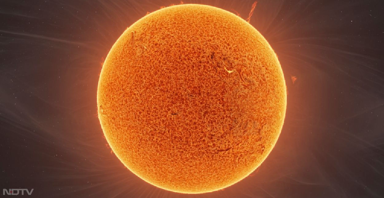 अमेरिकी अंतरिक्ष एजेंसी नासा (Nasa) के अनुसार, हमारा सूर्य 11 साल के एक चक्र से गुजरता है। इस चक्र के मध्‍य में सूर्य अस्थिर हो जाता है, जिसमें धीरे-धीरे कमी आती है। मौजूदा वक्‍त में सूर्य उसी अस्थिरता के दौर से गुजर रहा है। साल 2025 तक सूर्य अस्थिर रहेगा, जिस वजह से उसमें सनस्‍पॉट उभरेंगे और सौर तूफानों की घटनाएं बहुत ज्‍यादा संख्‍या में होती रहेंगी।