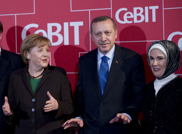 German Chancellor Angela Merkel, Turkish Prime Minister Recep Tayyip Erdogan and his wife Emine Erdogan arrive for the opening ceremony for the CeBIT IT fair on February 28, 2011 in Hanover. Turkey is the partner country of this year's CeBIT edition. (Photo: AFP)