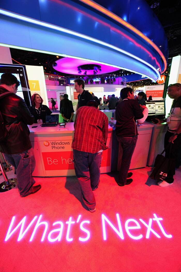 Attendees look at Windows phones at the CES 2011. Slick touchscreen tablet computers and smarter devices for the home and the car took center stage as the Consumer Electronics Show (CES) wrapped up here on Sunday.  The always- connected lifestyle was on full display at the annual gadget extravaganza as Internet technology ruled at a show traditionally dominated by eye-popping new television sets.
