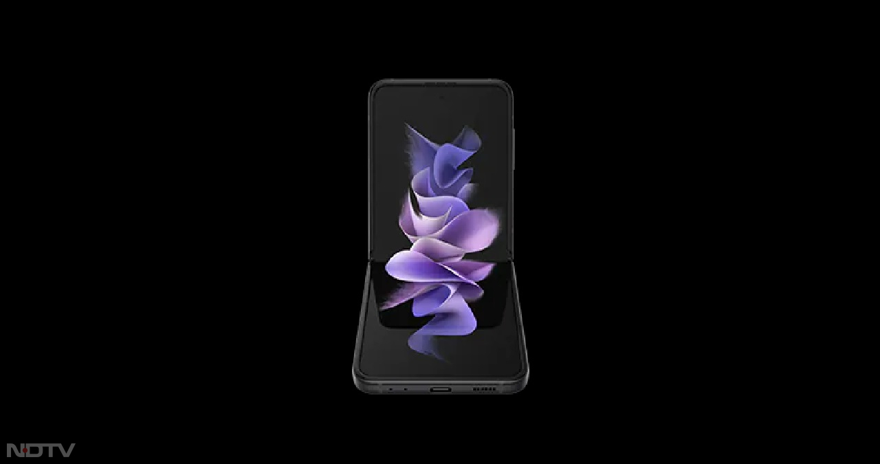 Samsung Galaxy Z Flip 3 5G में 6.7 इंच की फुल HD+ डिस्प्ले दी गई है, जिसका रेजोल्यूशन 2640 x 1080 पिक्सल है, जिसका रिफ्रेश रेट 120Hz  है।