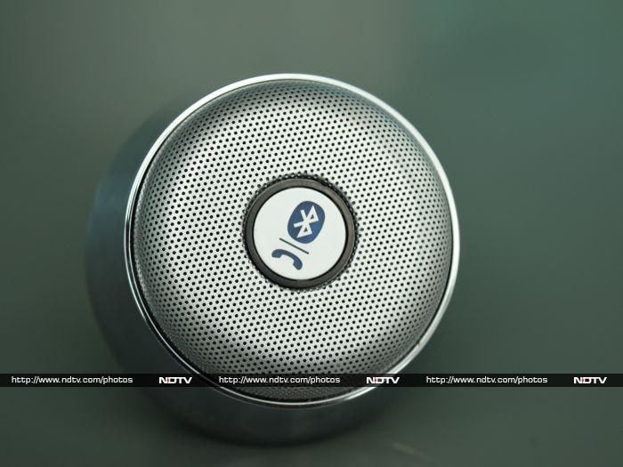 On the top is the button for connecting to smart devices using Bluetooth 3.0.