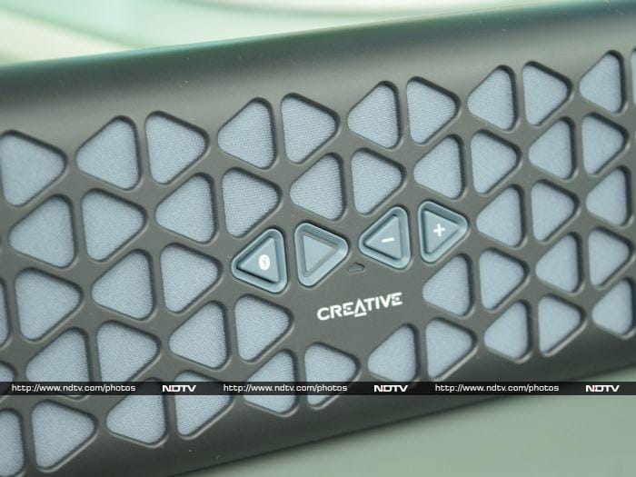 Both, the Creative Woof 20 and Woof 10, have playback controls and the bluetooth button in the front in between the mesh.
