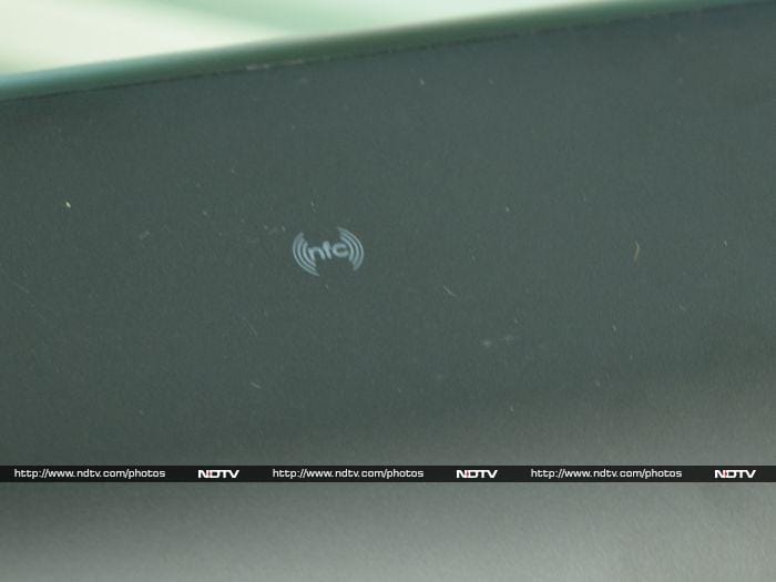 The Creative Muvo 20 supports NFC and can also charge mobile devices and work as mobile bank.