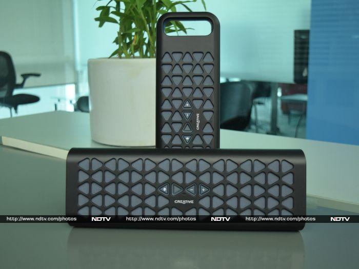 The Creative Woof 10 and Woof 20 look almost similar.