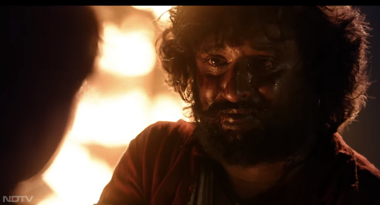 क्‍या दसरा और भोला के बीच बॉक्‍स ऑफ‍िस पर टक्‍कर होगी? एक्‍सपर्ट की मानें, तो दोनों फ‍िल्‍मों के बीच सीधा मुकाबला नहीं होगा। हां! अगर दसरा ज्‍यादा सुर्खियां बटोरती है और हिंदी पट्टी में भी फ‍िल्‍म को देखने के लिए लोग उमड़ते हैं तो भोला के कलेक्‍शन पर असर पड़ना तय है। ध्‍यान देने वाली बात है कि भोला एक तमिल फ‍िल्‍म का रीमेक है और साउथ में शायद दर्शक इस फ‍िल्‍म को देखने कम पहुंचें। इसके उलट, दसरा पूरे देश में लोगों को आकर्षित कर सकती है।