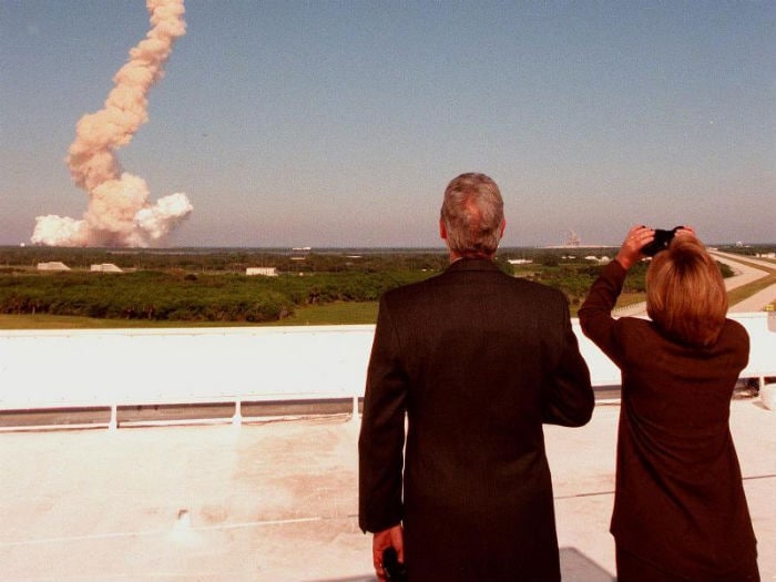 Former U.S. President Bill Clinton and Hillary Rodham Clinton tracking the plume and successful launch of space shuttle Discovery. (Photo: NASA)