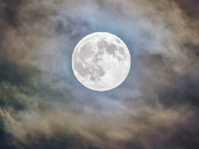 Photo : क्‍या पृथ्‍वी के 2 चंद्रमा हैं? 2100 साल से हमारे ग्रह के नजदीक है Quasi-Moon, जानें इसके बारे में