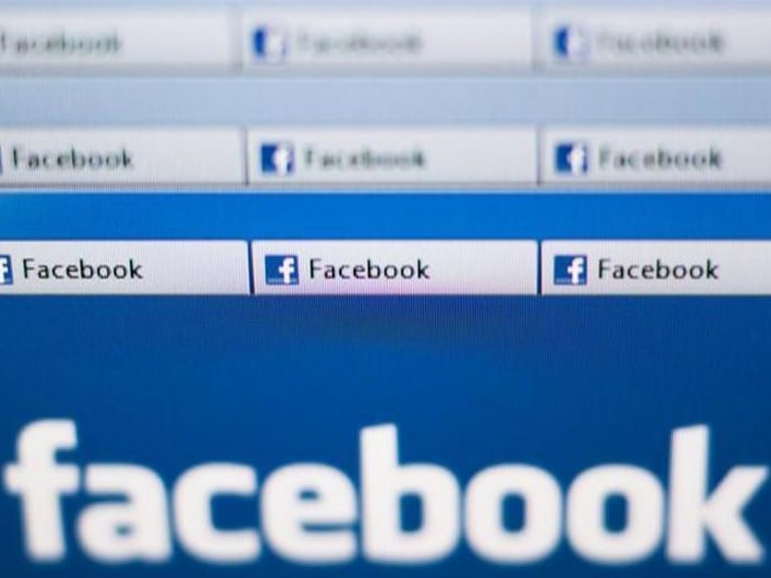 <b>August 2005</b><br /><br />
Thefacebook.com officially changes its name to Facebook.