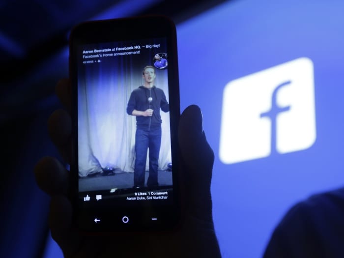 <b>March 2009</b><br /><br />
Facebook launches the first mobile application for the site.

<br />

<a target="_blank" href="http://gadgets.ndtv.com/mobiles/news/facebook-unveils-home-for-android-smartphones-350281">Read more</a>